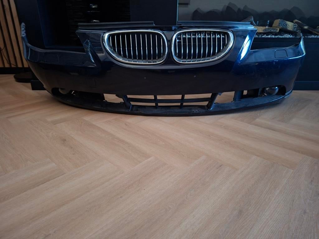 BMW E60 E61 ORIGINEEL  CHROMEN NIEREN / GRILL+ MISTLAMPEN, Ophalen, Gebruikt, Voor, Bumper