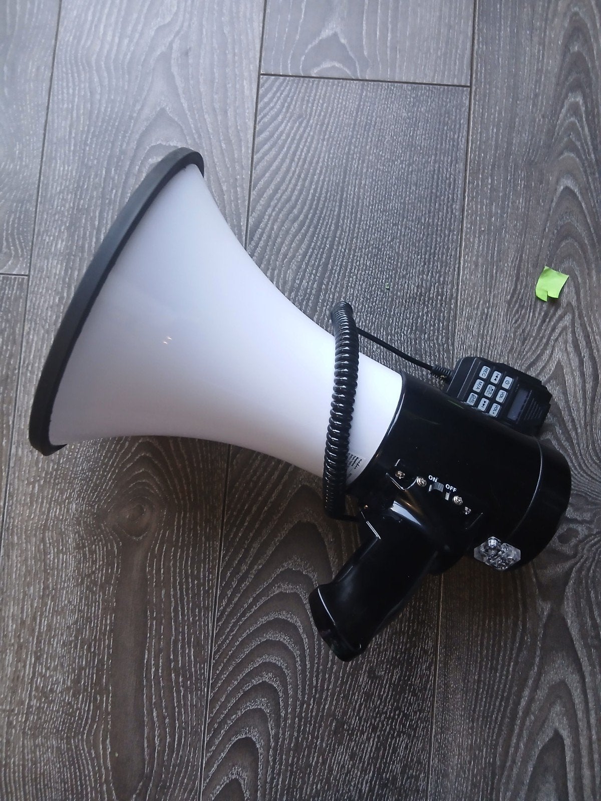 Nedis Megaphone met opnamefunctie en sirene, Ophalen of Verzenden, Zo goed als nieuw, Overige typen