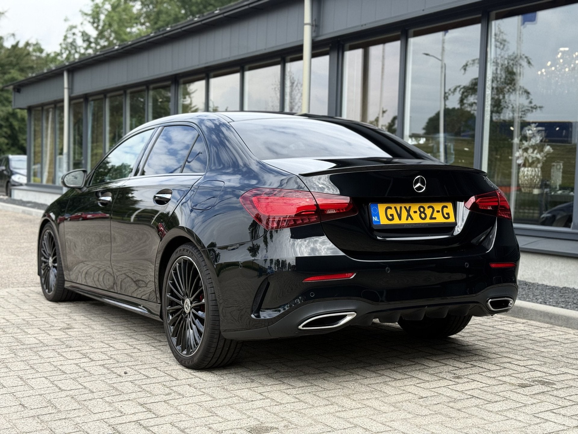 Mercedes-Benz A-Klasse 200 AMG Line (bj 2023, automaat), Dealer onderhouden, Gebruikt, Zwart, Automatische klimaatregeling