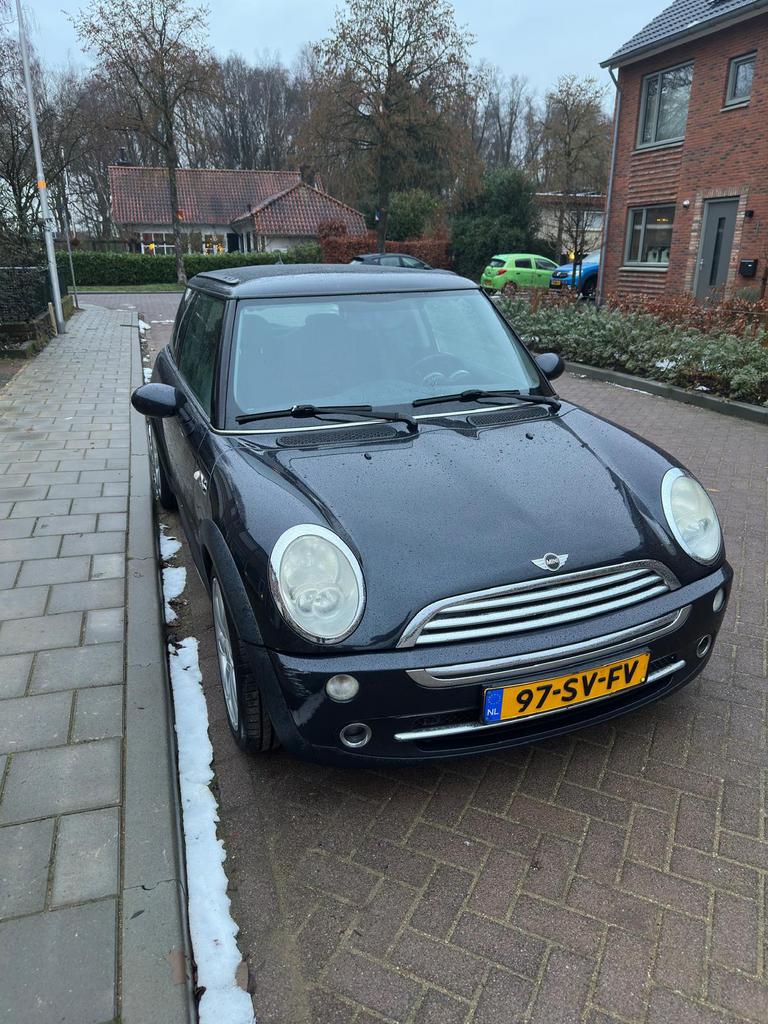 Mini 1.6 16V Cooper 2006 Zwart Nieuwe APK, Voorwielaandrijving, 4 cilinders, 4 stoelen, Zwart