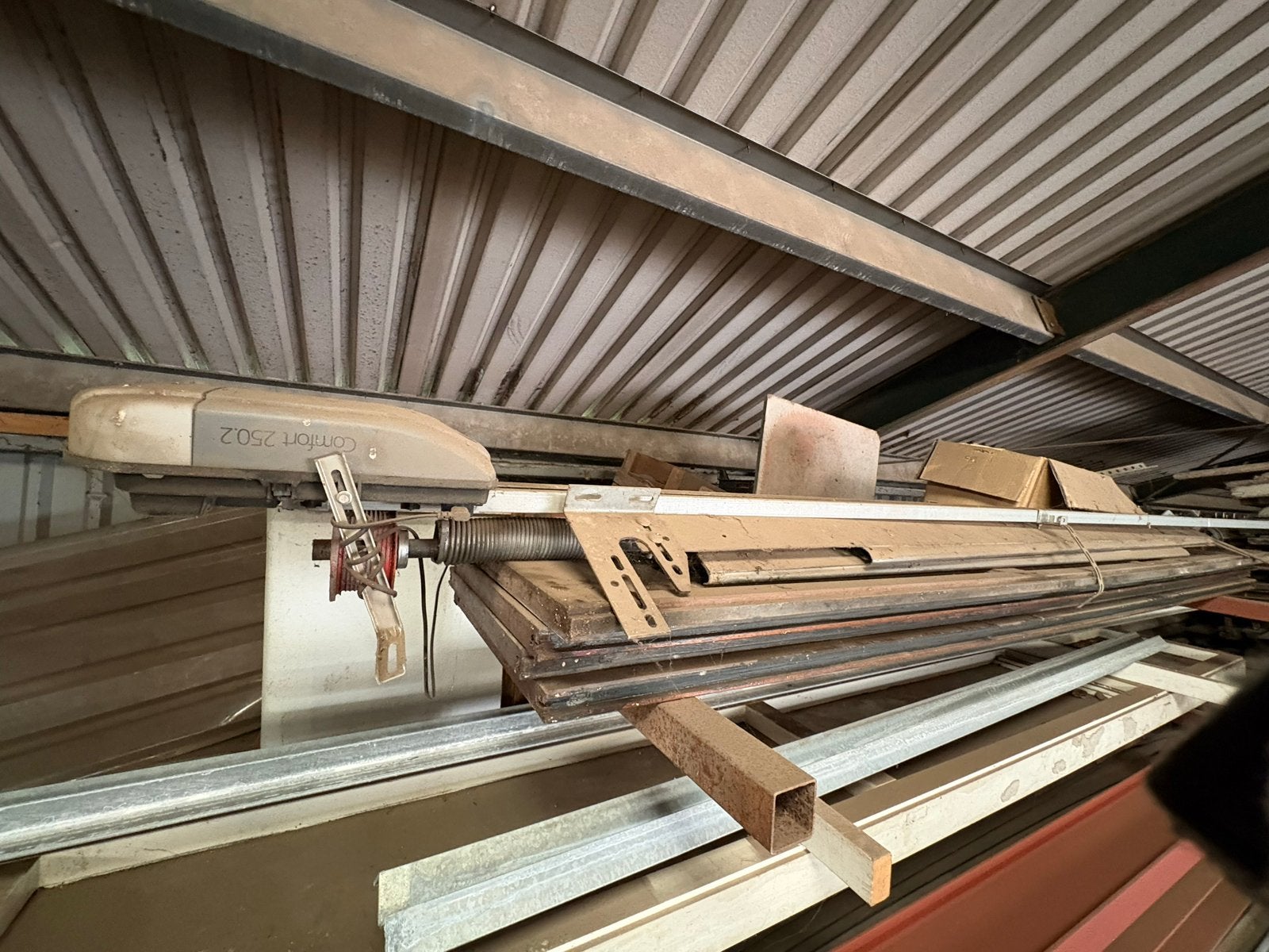 Hardhouten garagedeur - overheaddeur met toebehoren, Ophalen, Gebruikt, Garagedeur, Hout