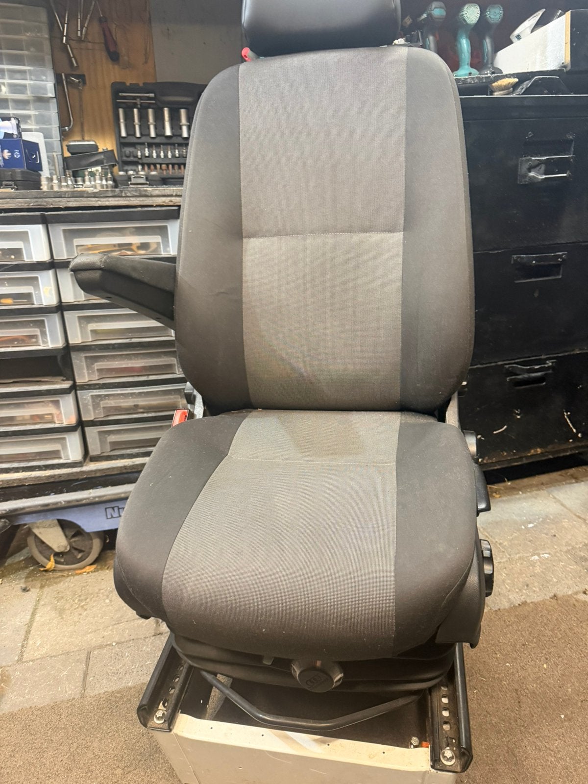Luchtgeveerder bestuurdersstoel voor mercedes sprinter 906/c, Auto-onderdelen, Ophalen, Gebruikt, Mercedes-Benz