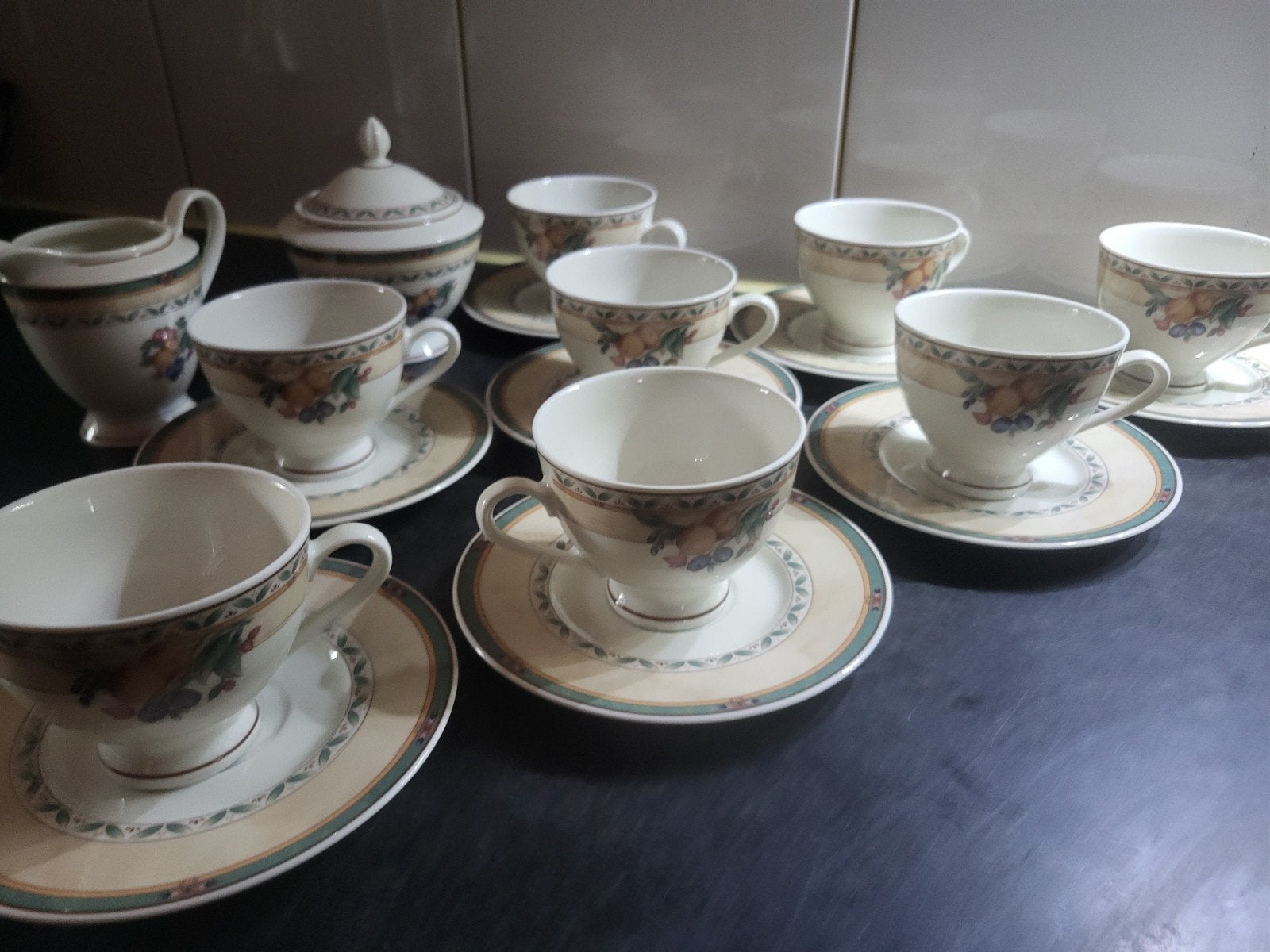 Mooi servies: 9 kop en schotels, melkkan en suikerpot, Huis en Inrichting, Ophalen of Verzenden