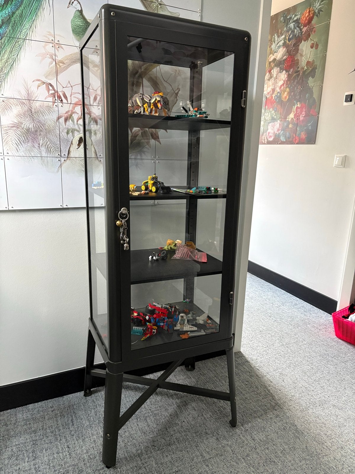 IKEA FABRIKÖR Vitrinekast - donkergrijs, Ophalen, Gebruikt, 50 tot 100 cm, Metaal