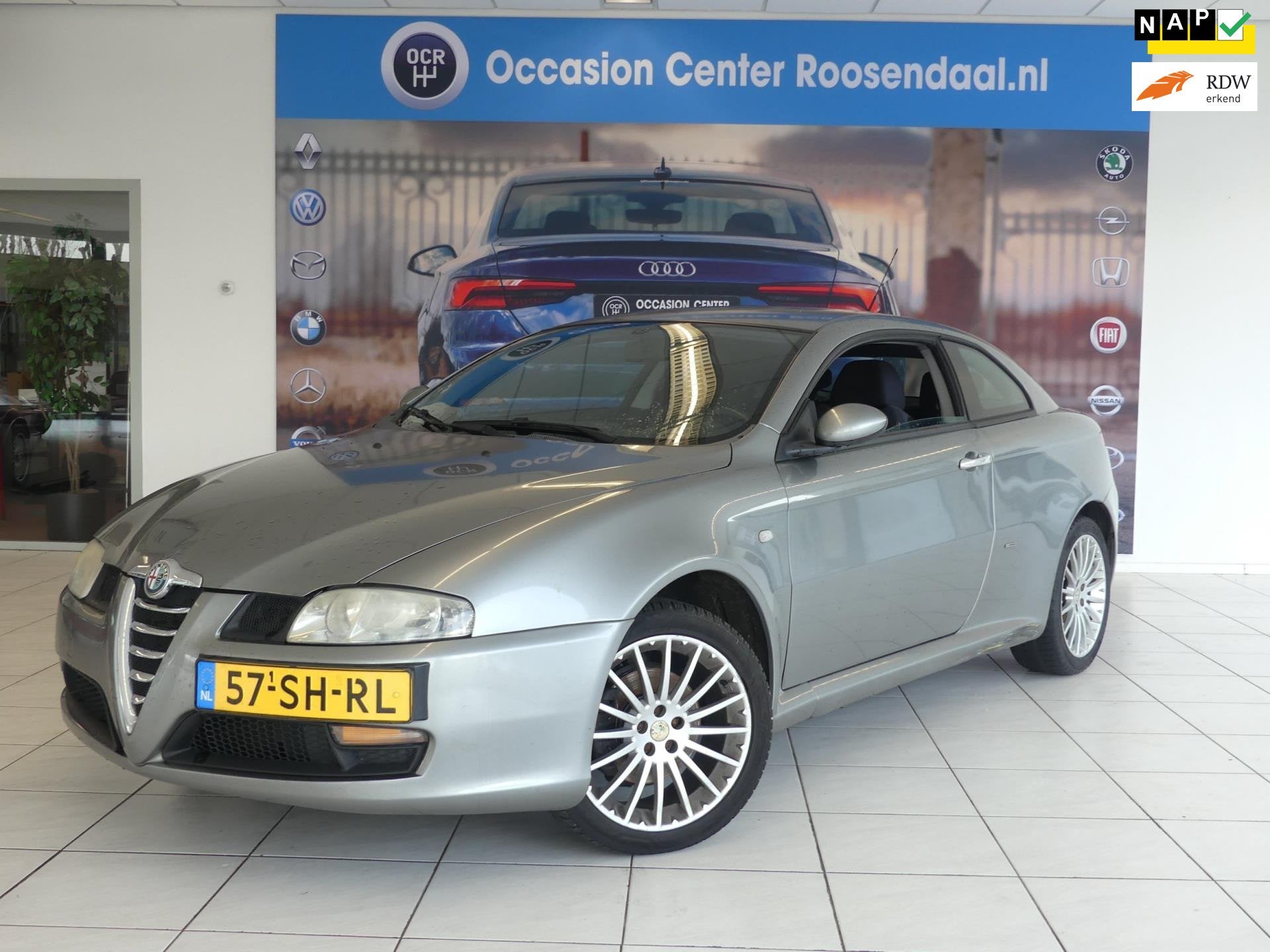 Alfa Romeo GT 2.0 JTS Distinctive Climate Control Lmv Distr., Auto's, Voorwielaandrijving, Gebruikt, 400 kg, Alcantara