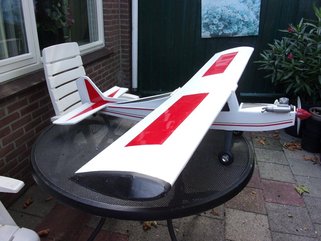 Te koop modelvliegtuig Snoopy, Hobby en Vrije tijd, Modelbouw | Radiografisch | Vliegtuigen, Ophalen, Nieuw, Benzine