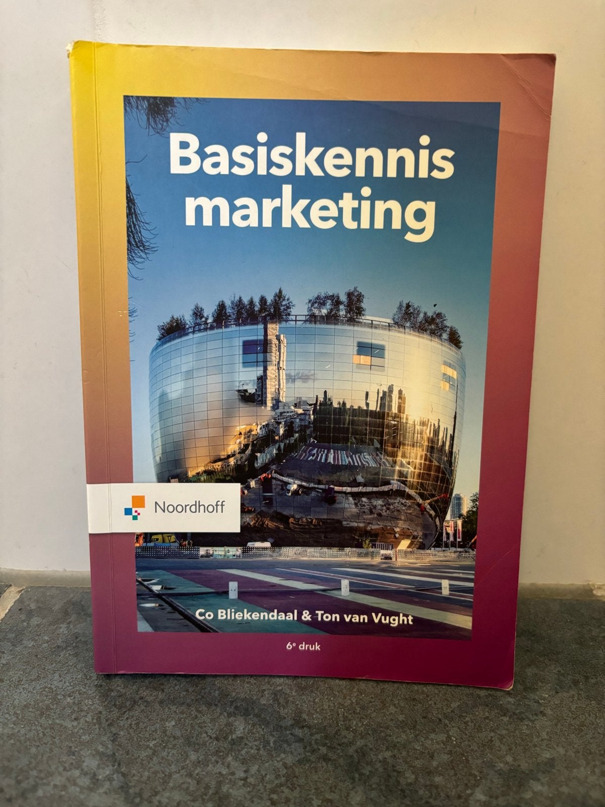 Basiskennis marketing - Co Bliekendaal & Ton van Vught, Ophalen of Verzenden, Zo goed als nieuw, Economie en Marketing