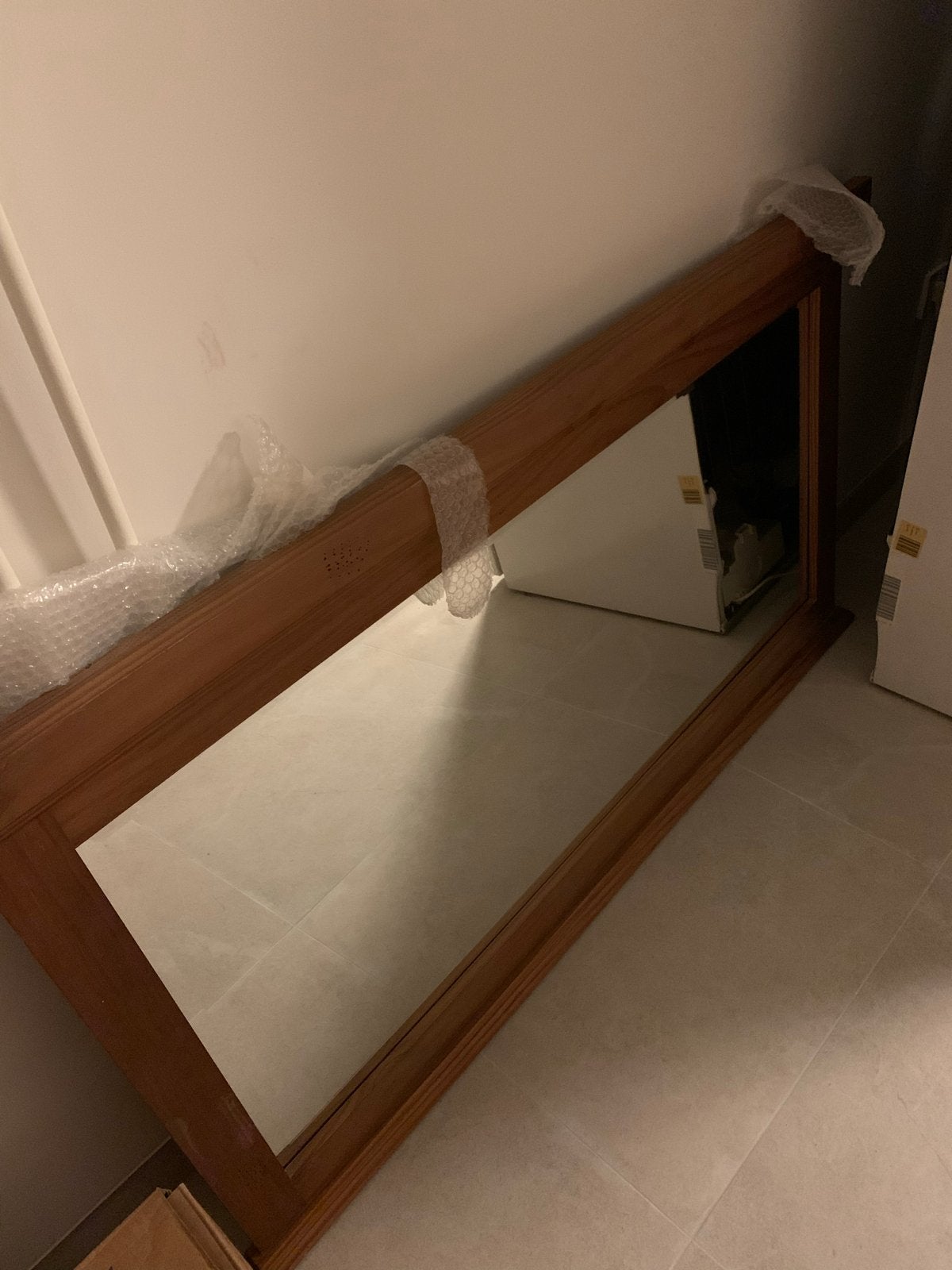 Grote spiegel met houten lijst, Huis en Inrichting, Woonaccessoires | Spiegels, Zo goed als nieuw, 125 cm of meer, Minder dan 100 cm