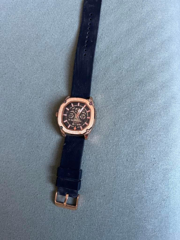 Stijlvol Polshorloge met Zwart Bandje en Roségouden Kast, Sieraden, Tassen en Uiterlijk, Horloges | Heren, Overige merken, Overige materialen