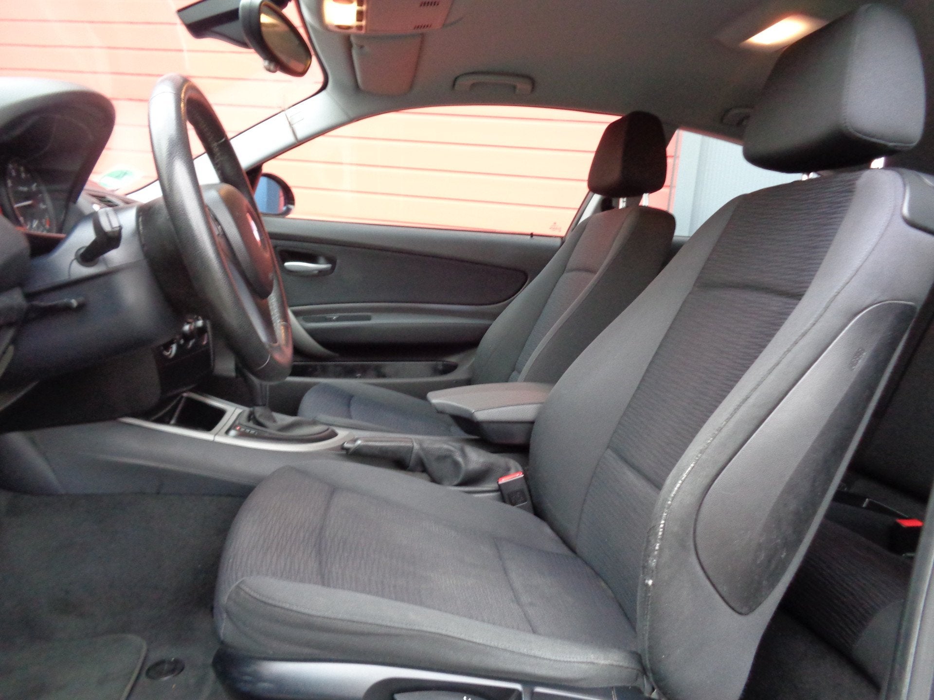 BMW 1-serie 118i Business Line 143PK Automaat Airco LMV NL-A, Auto's, Achterwielaandrijving, 4 stoelen, Origineel Nederlands, 1265 kg