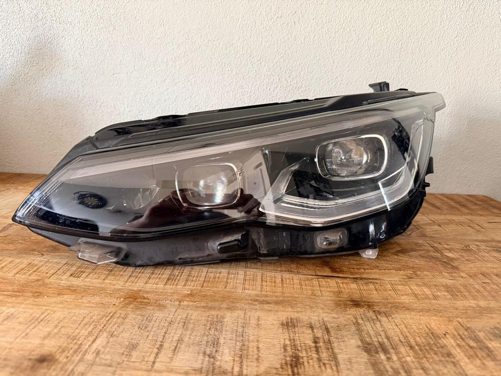 Volkswagen Golf 8 R IQ Light koplamp met schade, Ophalen, Gebruikt, Volkswagen