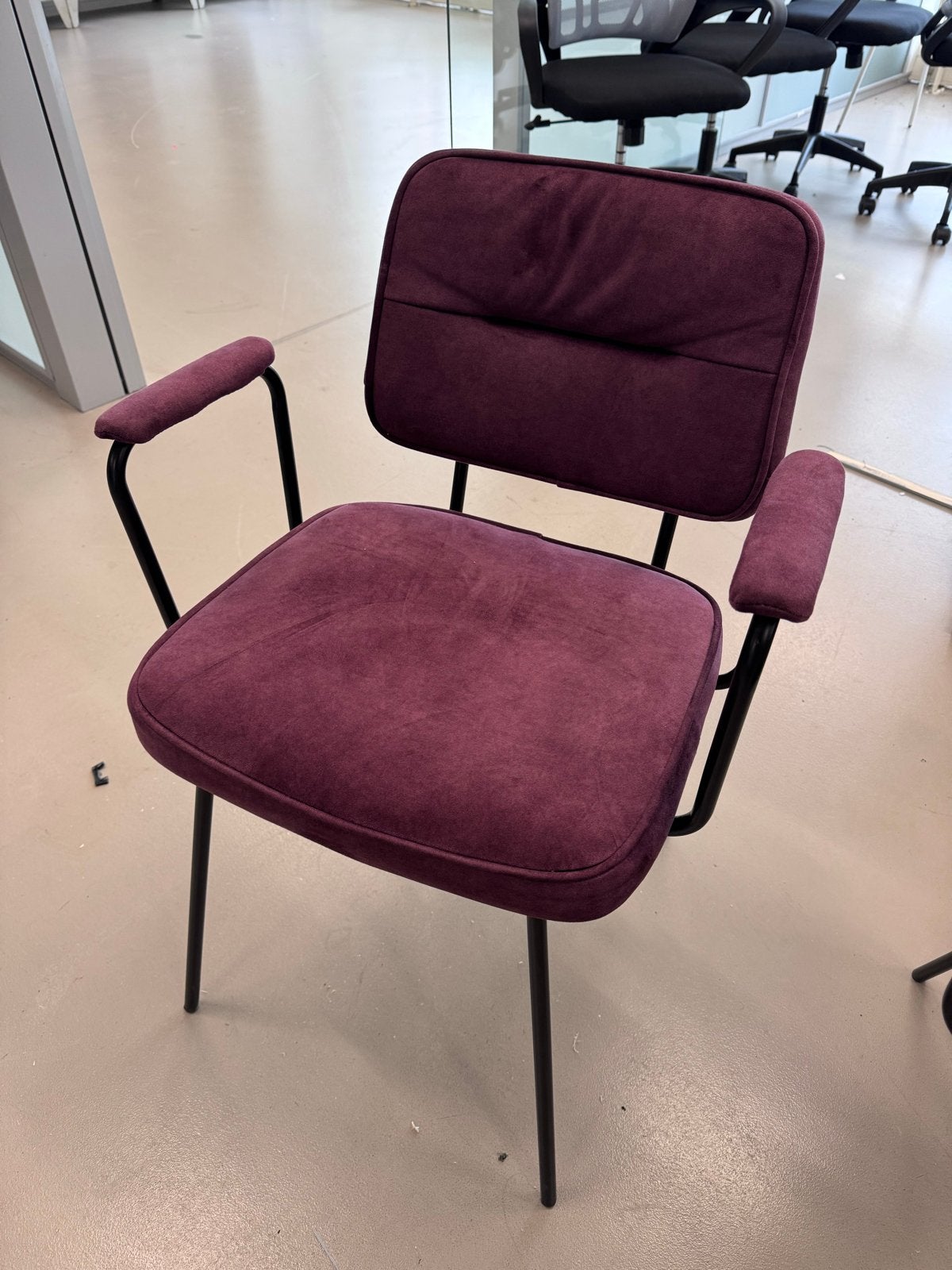 Design Armstoel Paars Velvet - Zwart Metaal Frame