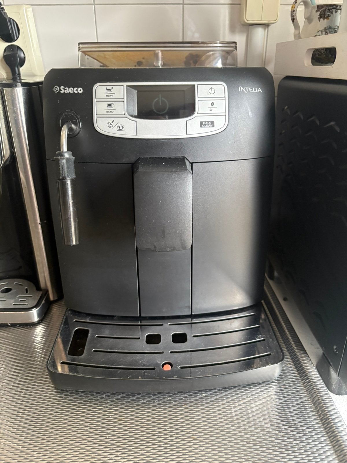 Saeco Intelia volautomatische espressomachine, Ophalen, Afneembaar waterreservoir, Gebruikt, 10 kopjes of meer