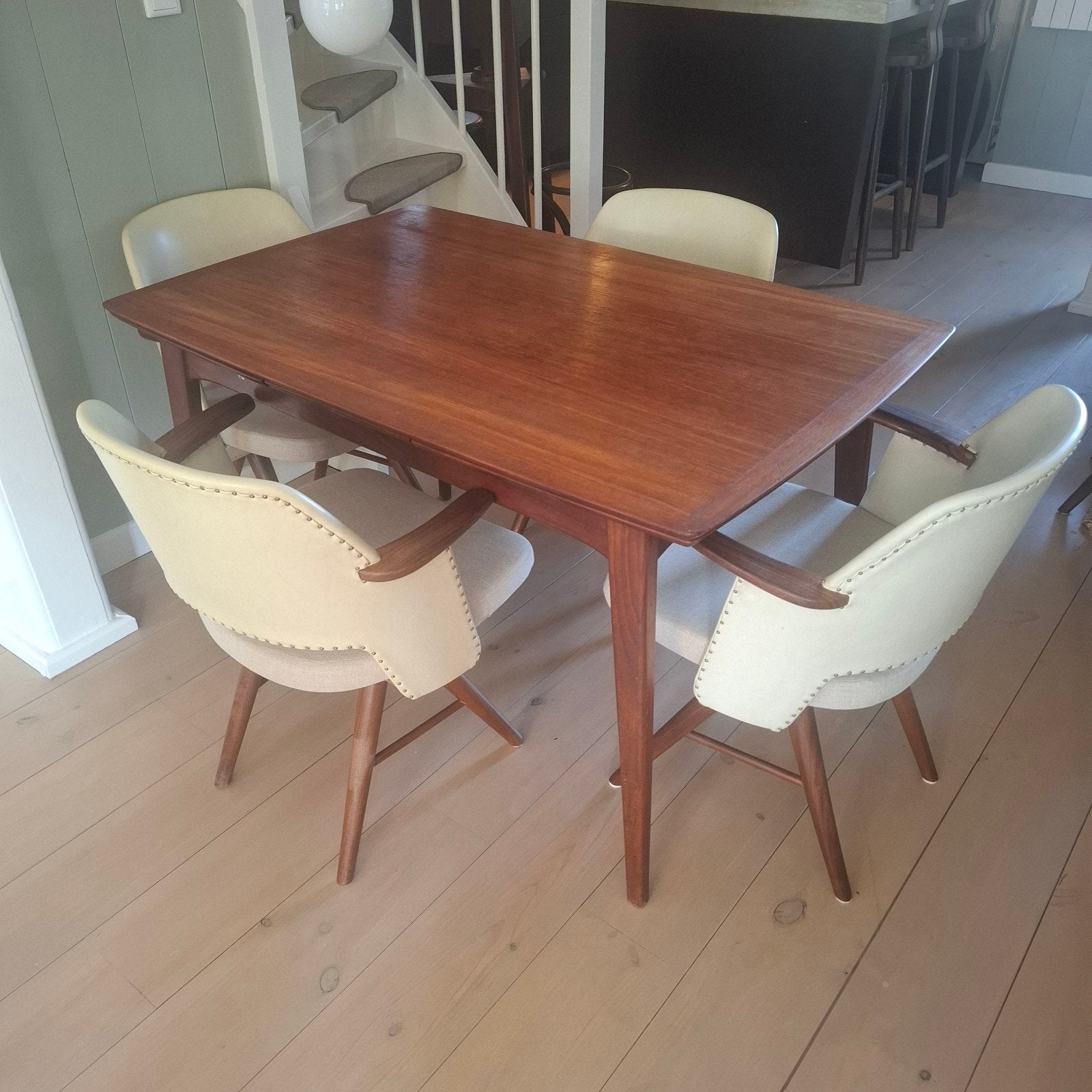 Vintage eettafel met 4 FT30 eetkamerstoelen Cees Braakman, Ophalen