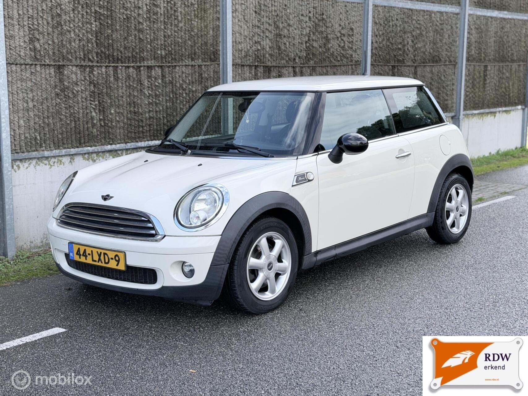 Mini 3-Deurs 1.6 One MINIMALIST Business Line NAP/NWE KOPPEL, Voorwielaandrijving, 4 cilinders, 4 stoelen, Wit