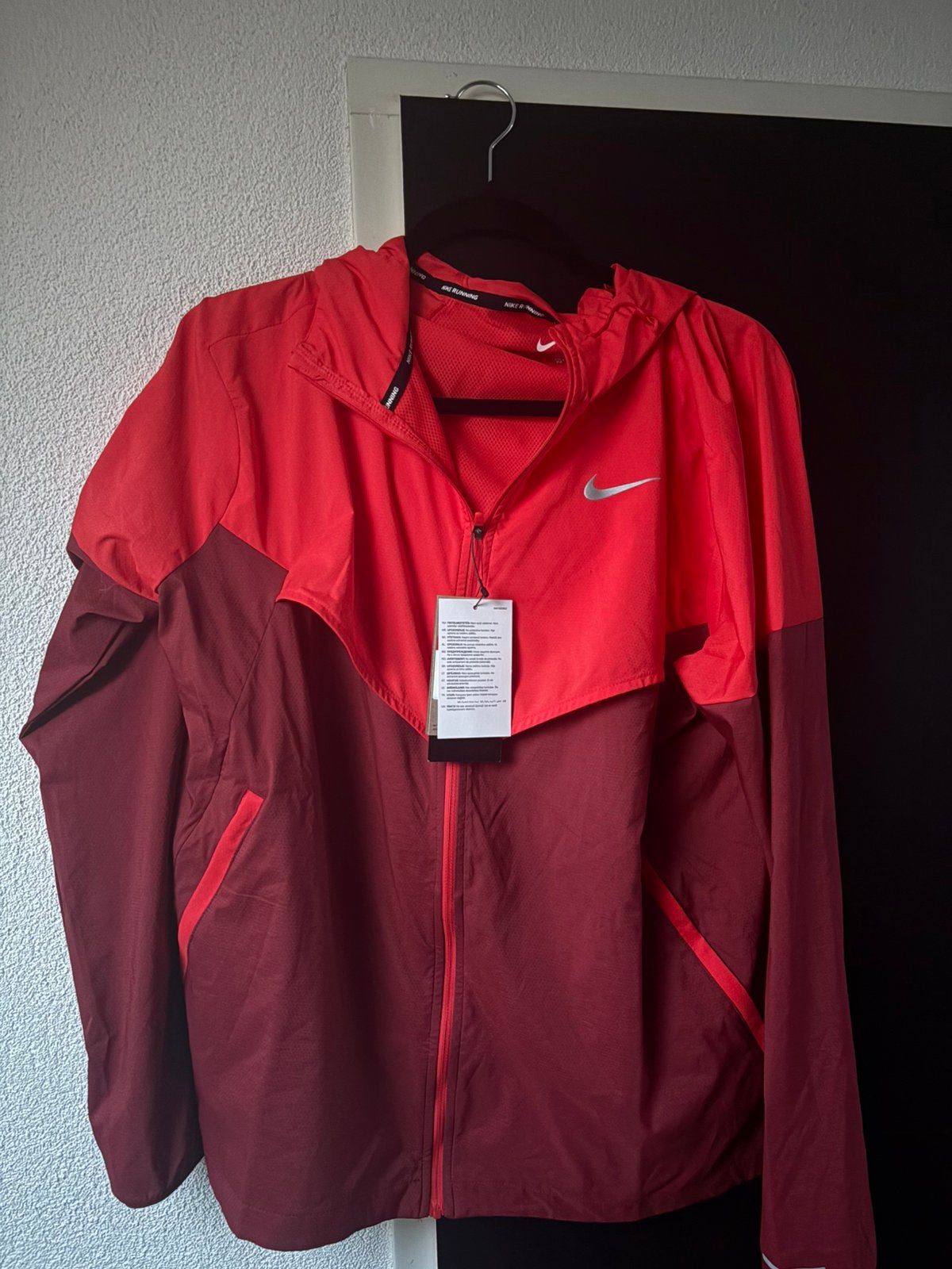 Nike Miler Jacket, Ophalen of Verzenden, Nieuw, Maat 52/54 (L), Rood