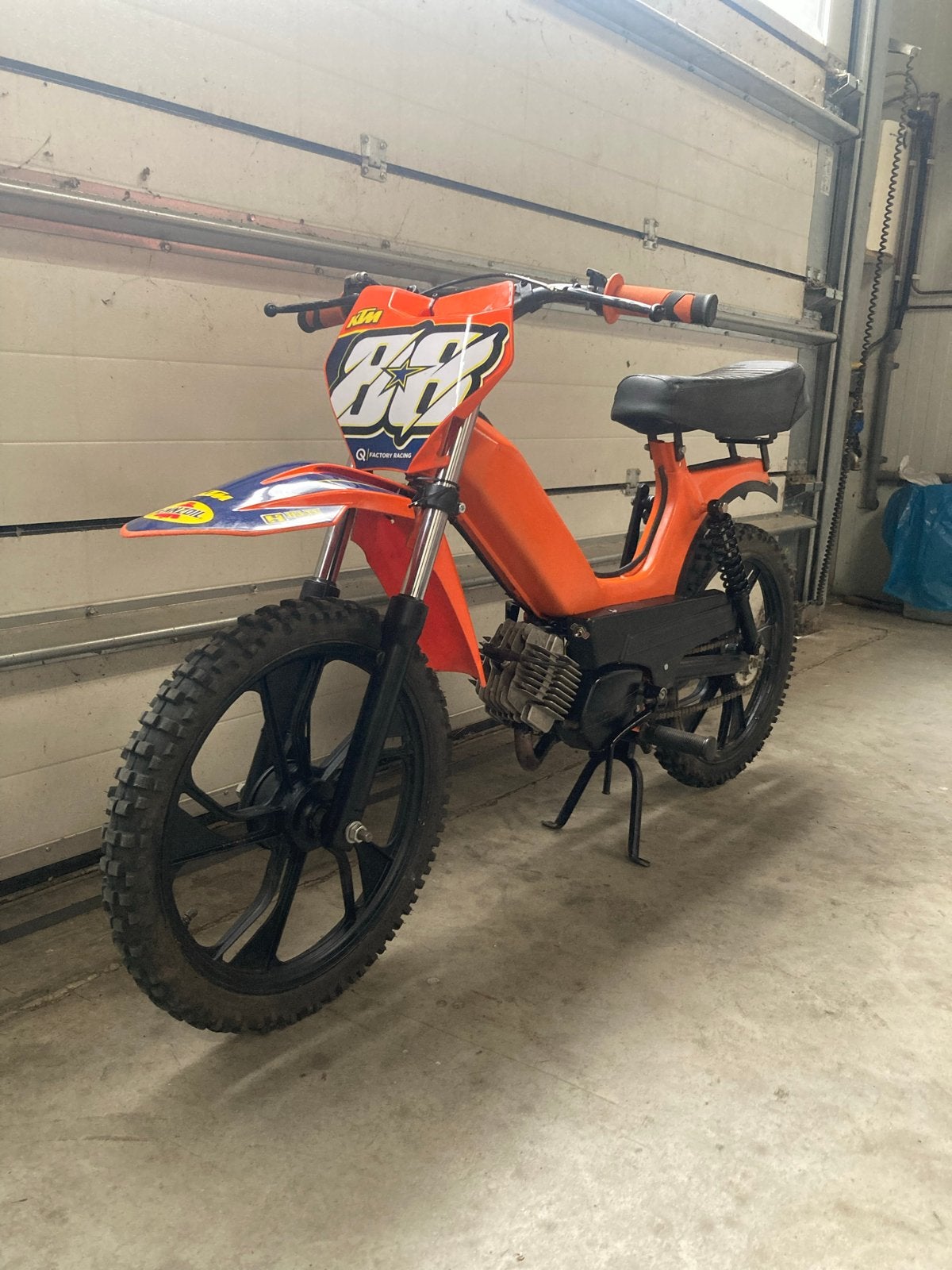 Tomos 65cc Crosser Geel Kenteken, Fietsen en Brommers, Brommers | Tomos, Ophalen, Zo goed als nieuw, Maximaal 45 km/u, Overige modellen