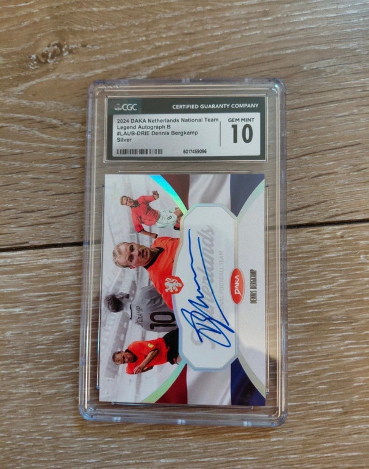 Daka Dennis Bergkamp /45 Auto Graded 10, Ophalen of Verzenden, Zo goed als nieuw, Overige sporten, Spelerskaart