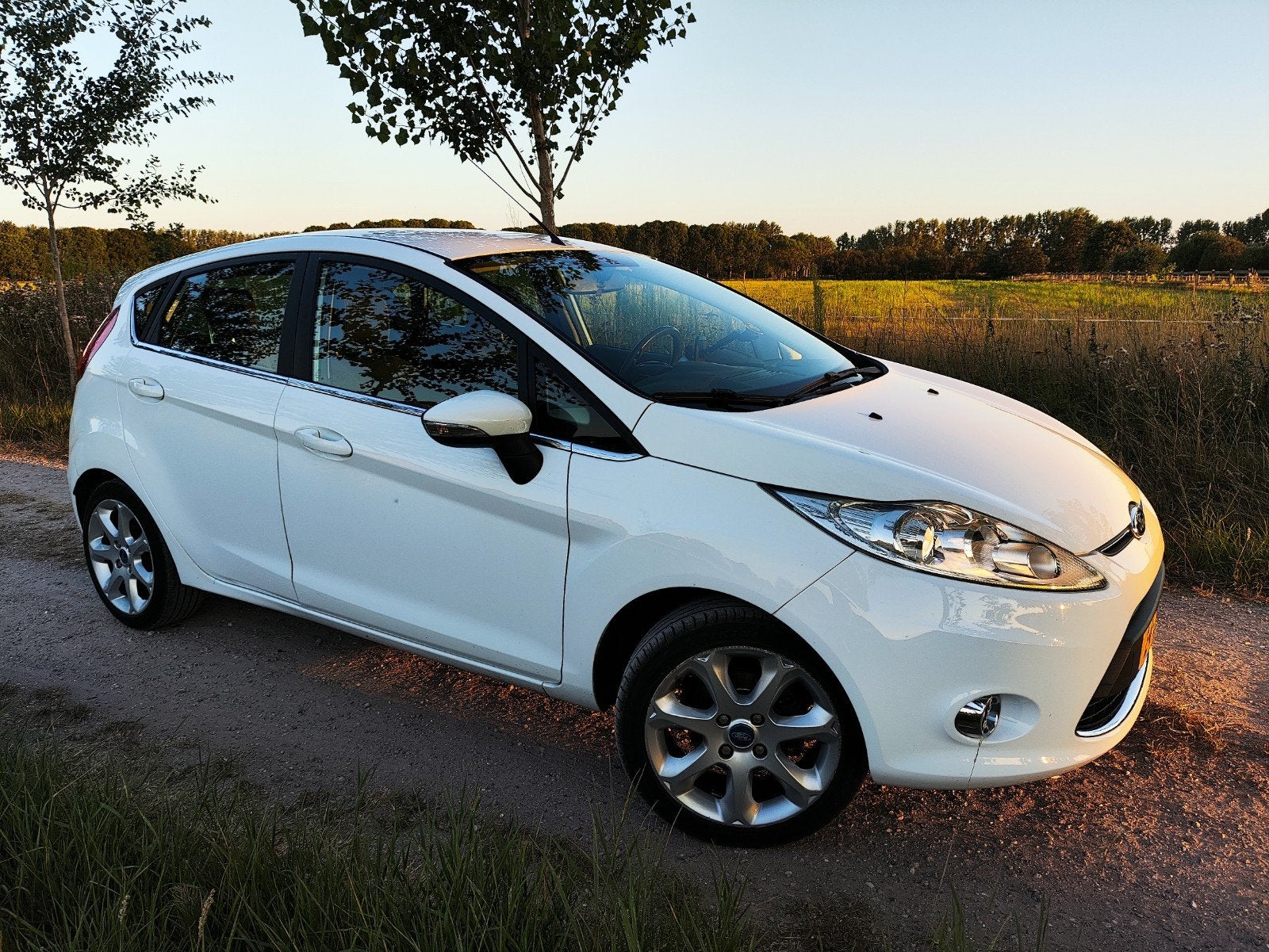 Ford Fiësta 1.25 60KW 5DR 2013 Wit, Auto's, Voorwielaandrijving, 1242 cc, Wit, Origineel Nederlands