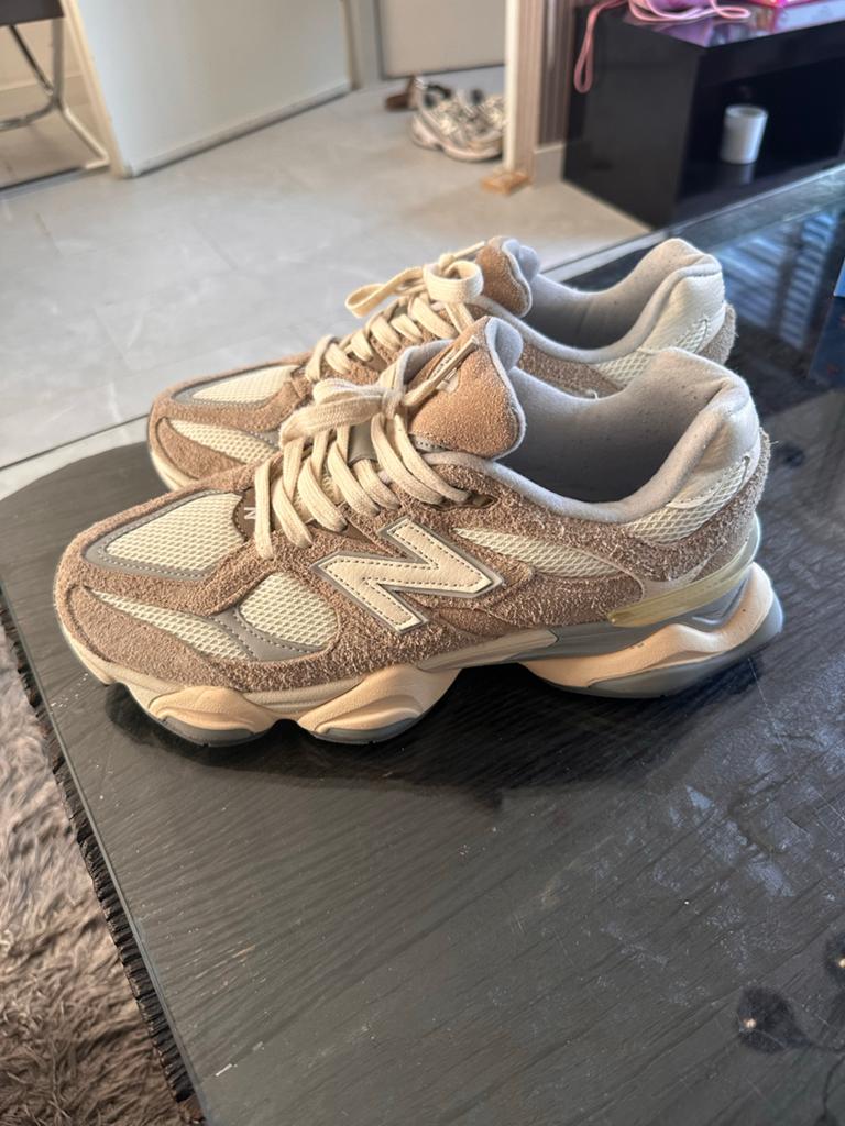 New Balance 9060 Beige Sneakers - Zo goed als nieuw, Kleding | Dames, Schoenen, Ophalen of Verzenden, Zo goed als nieuw, Beige