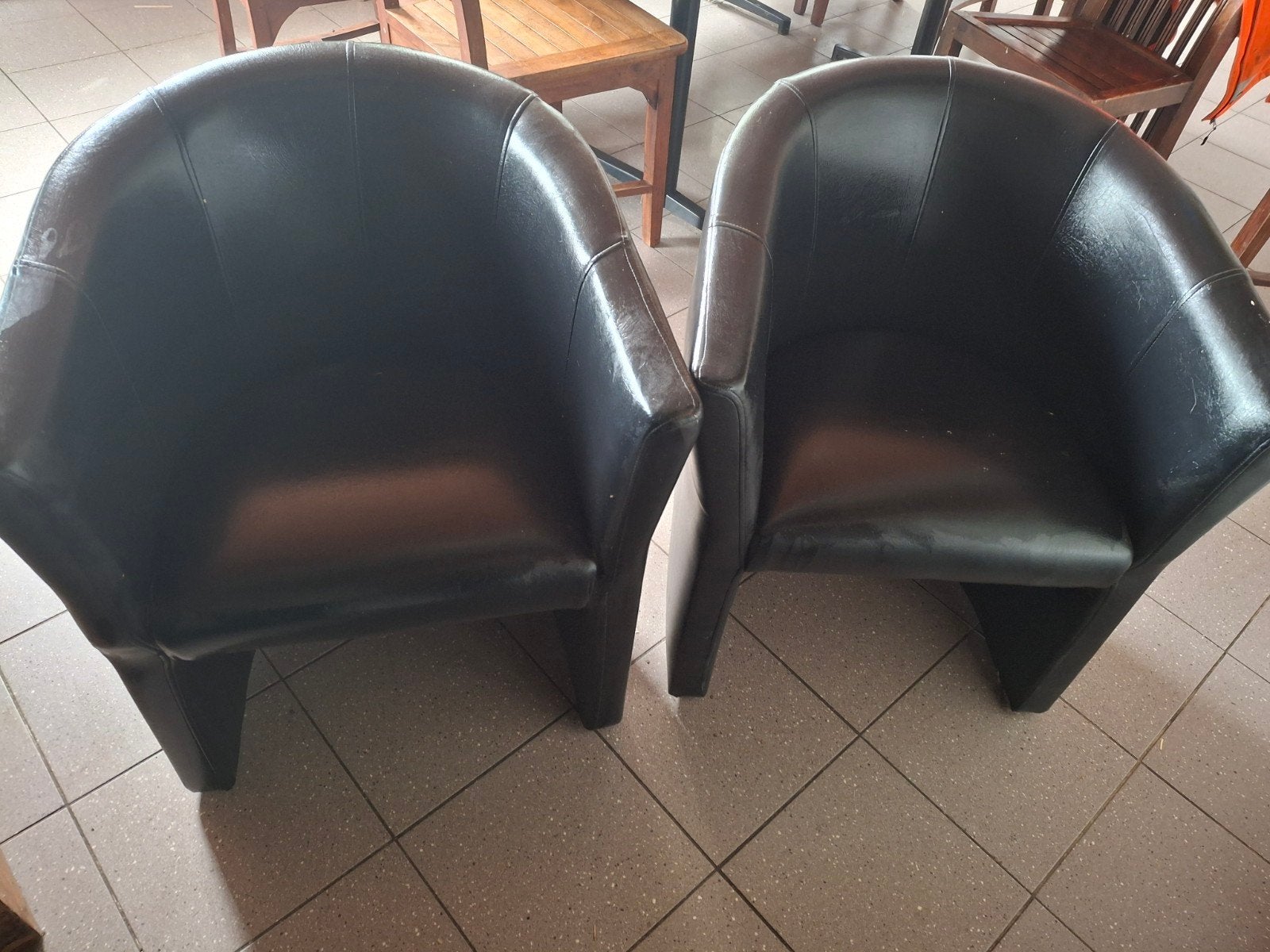 2 zwarte kuipstoelen, gratis, Ophalen