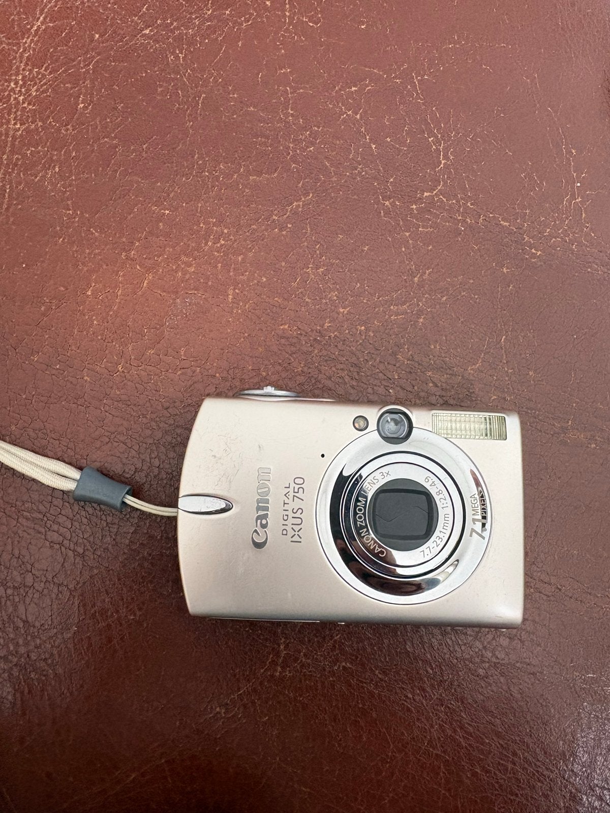 Canon Digital IXUS 750 met tas en statief (zonder lader), Gebruikt, Canon, Ophalen of Verzenden, Compactcamera