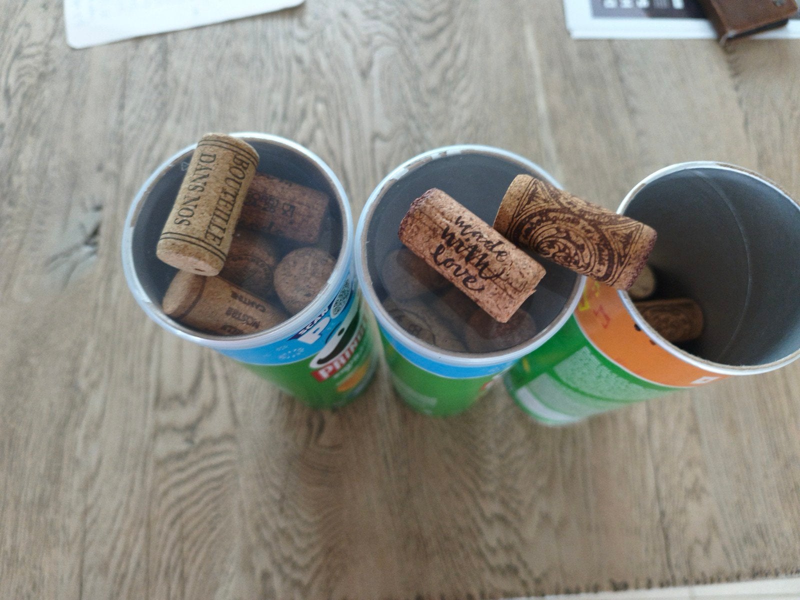 3 kokers met wijnkurken van kurk, Ophalen, Gebruikt