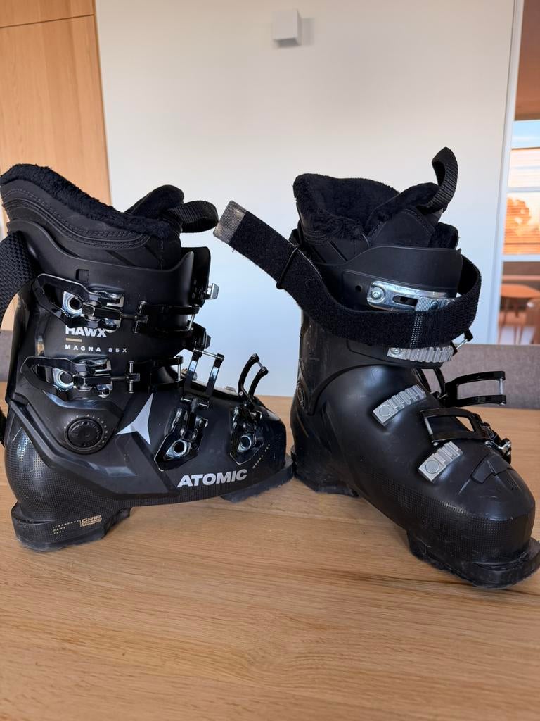 Skischoenen maat 39, Sport en Fitness, Skiën en Langlaufen, Ophalen, Schoenen, Zo goed als nieuw, Atomic
