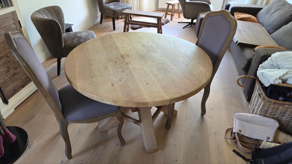 Massief eiken ronde eettafel met kruispoot, Gebruikt, Landelijk, Robuust, Ophalen of Verzenden, Vier personen