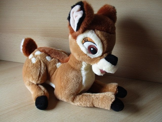 Disney Bambi pluche  liggend  30cm, Verzamelen, Ophalen of Verzenden, Overige figuren, Zo goed als nieuw, Beeldje of Figuurtje
