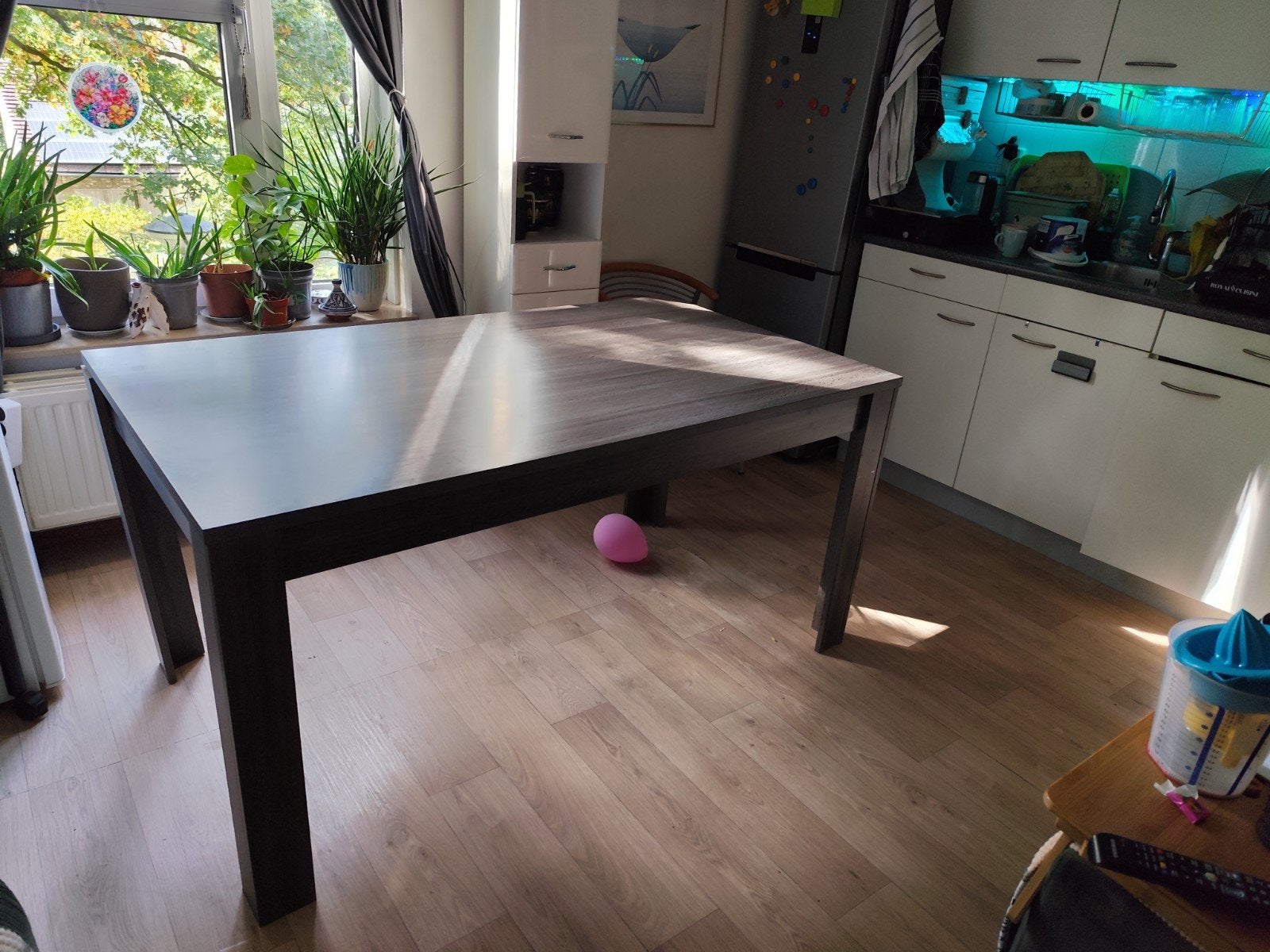 Foto 8 van Uitschuifbare eettafel - Grijs houtnerf - Zo goed als nieuw