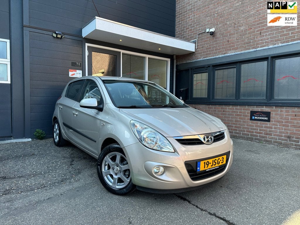 Hyundai I20 1.2i DynamicVersion|Nap|Pdc|Airco|Apk|Trekhaak, Gebruikt, 31 €/maand, 4 cilinders, Origineel Nederlands