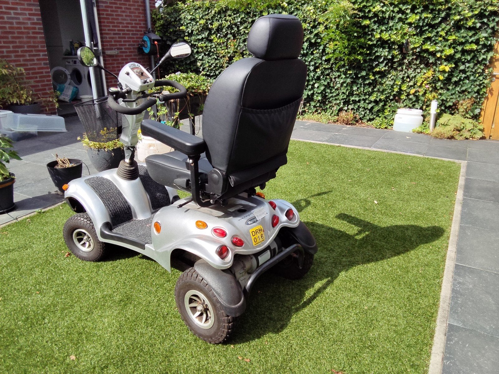HEEL MOOIE  Mango Freerider LION 4  zilver,  nieuwstaat !!, Ophalen of Verzenden, Zo goed als nieuw, 16 km/u of meer, Mango