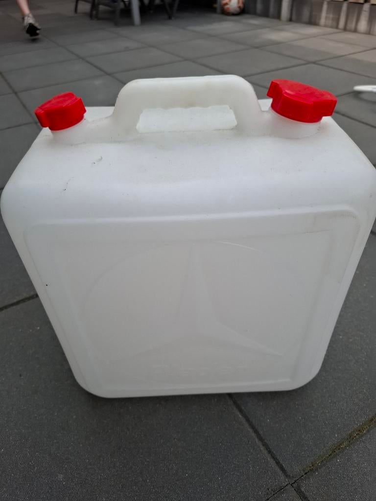 Witte jerrycan met twee rode doppen - Plader merk, Ophalen of Verzenden, Gebruikt