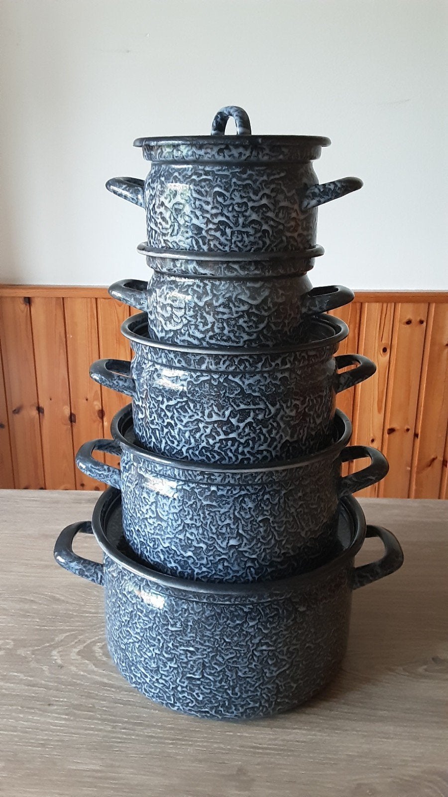 EMAILLE GRIJSGEWOLKTE PANNEN SET., Antiek en Kunst, Ophalen of Verzenden
