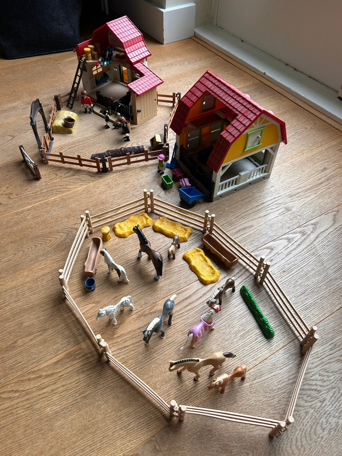 Playmobil manege incl paarden, Ophalen of Verzenden, Zo goed als nieuw