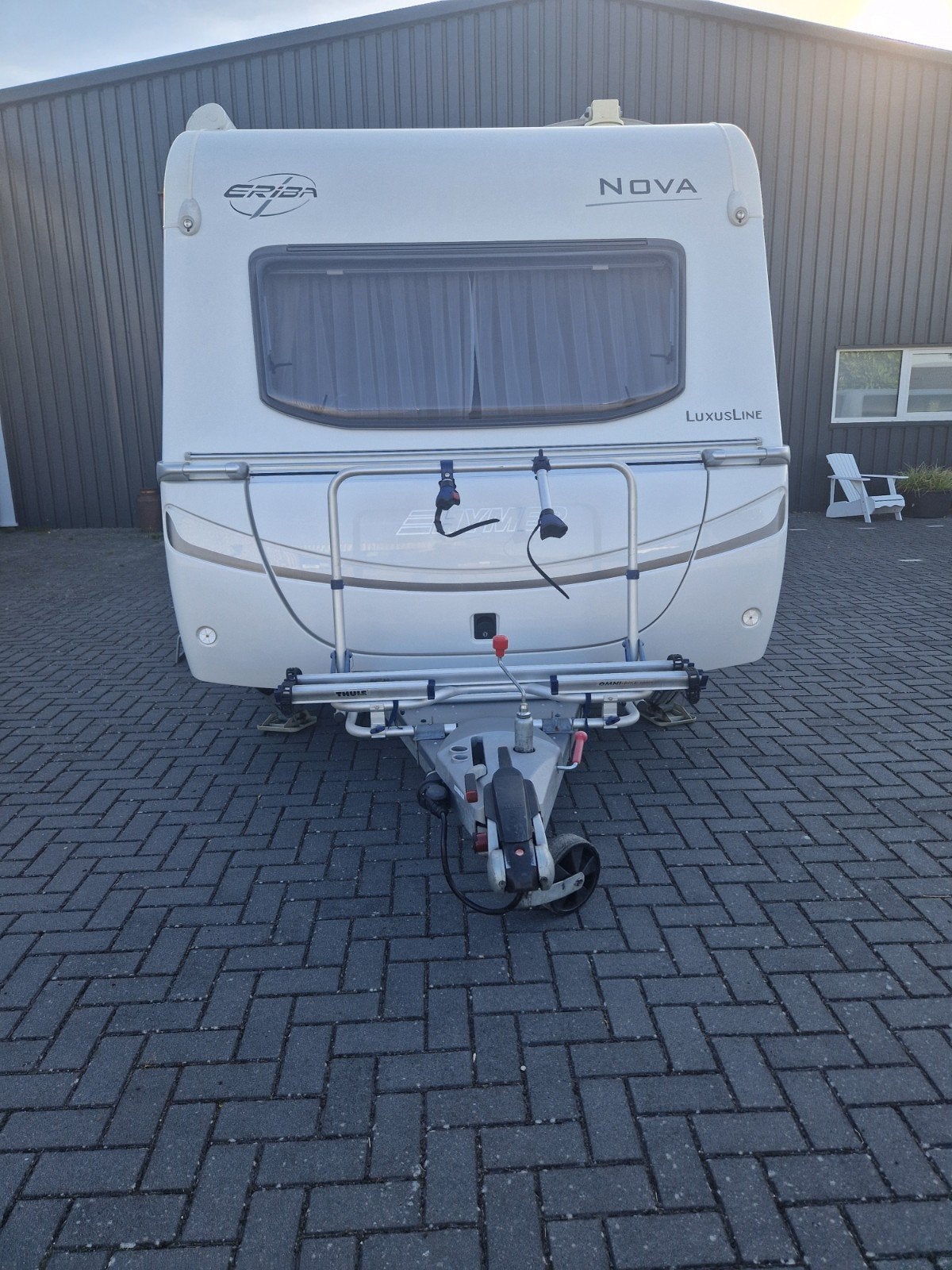 Eriba Nova LuxusLine 495; AIRCO, Luifel, Voortent, MOVER enz, Rondzit, 7 tot 8 meter, Particulier, Schokbreker