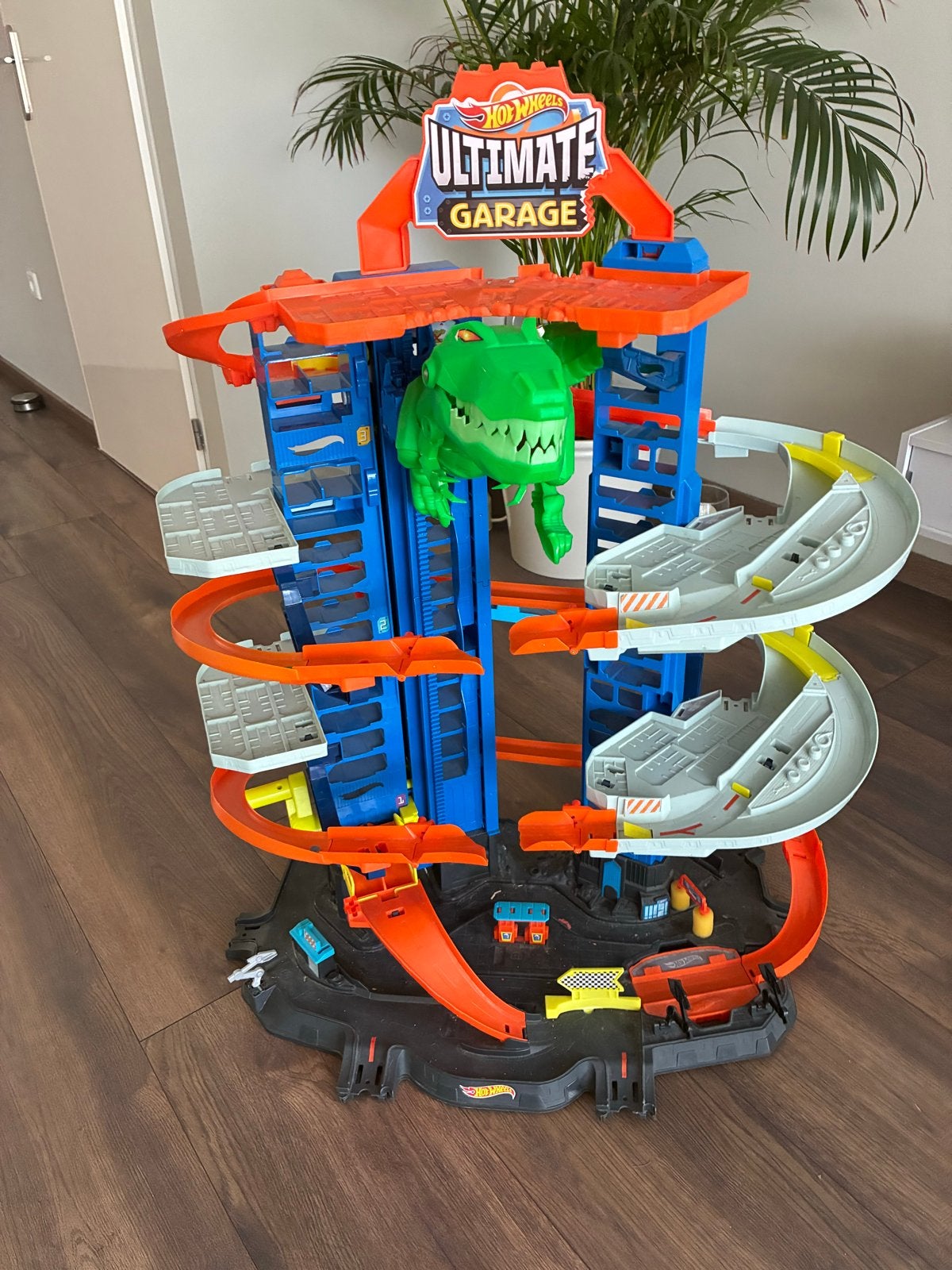 Hot Wheels Ultimate Garage met T-Rex, Ophalen, Gebruikt