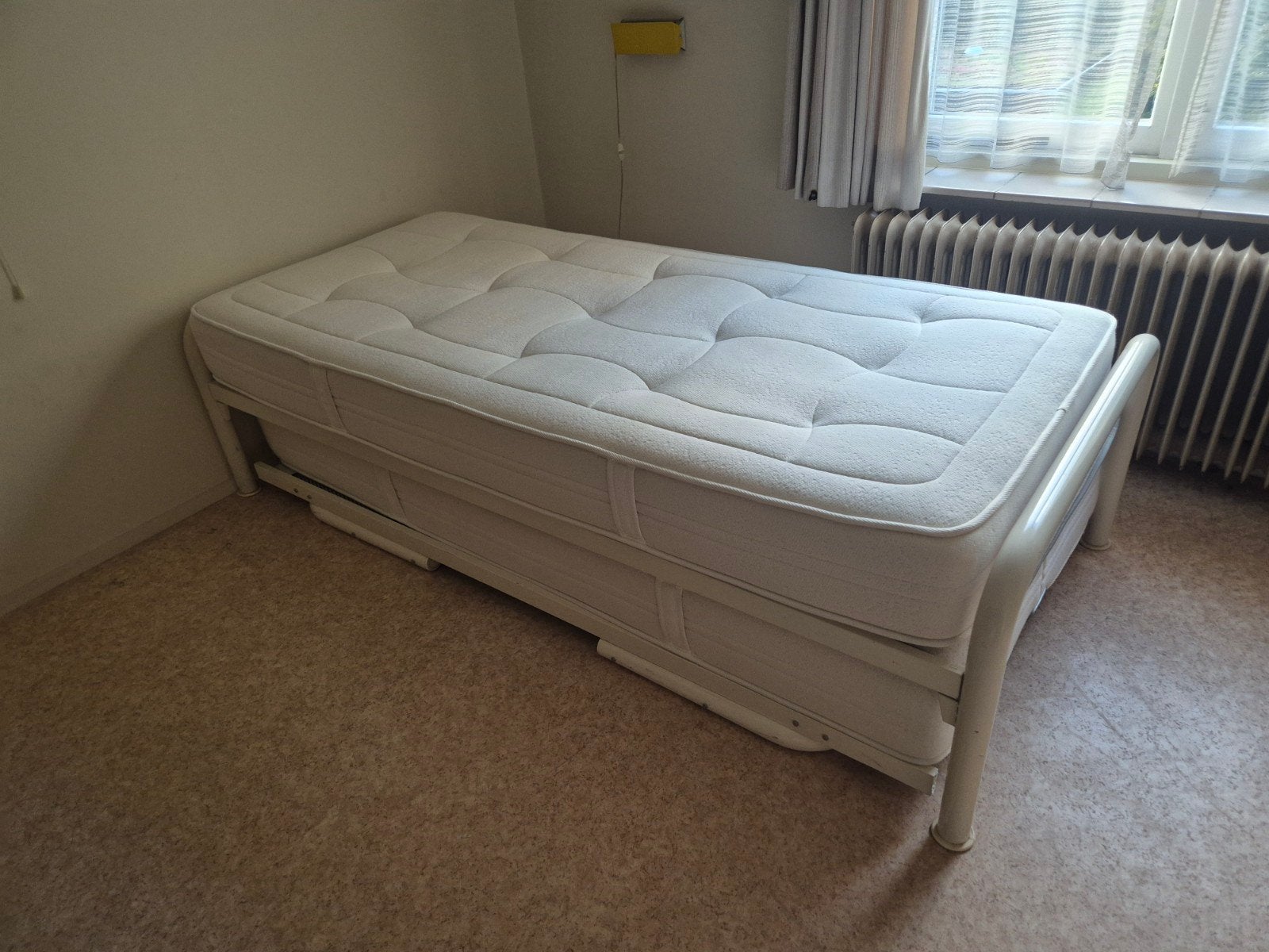 Eenpersoonsbed met uitschuifbaar logeerbed, Gebruikt, 90 cm, Eenpersoons, Wit