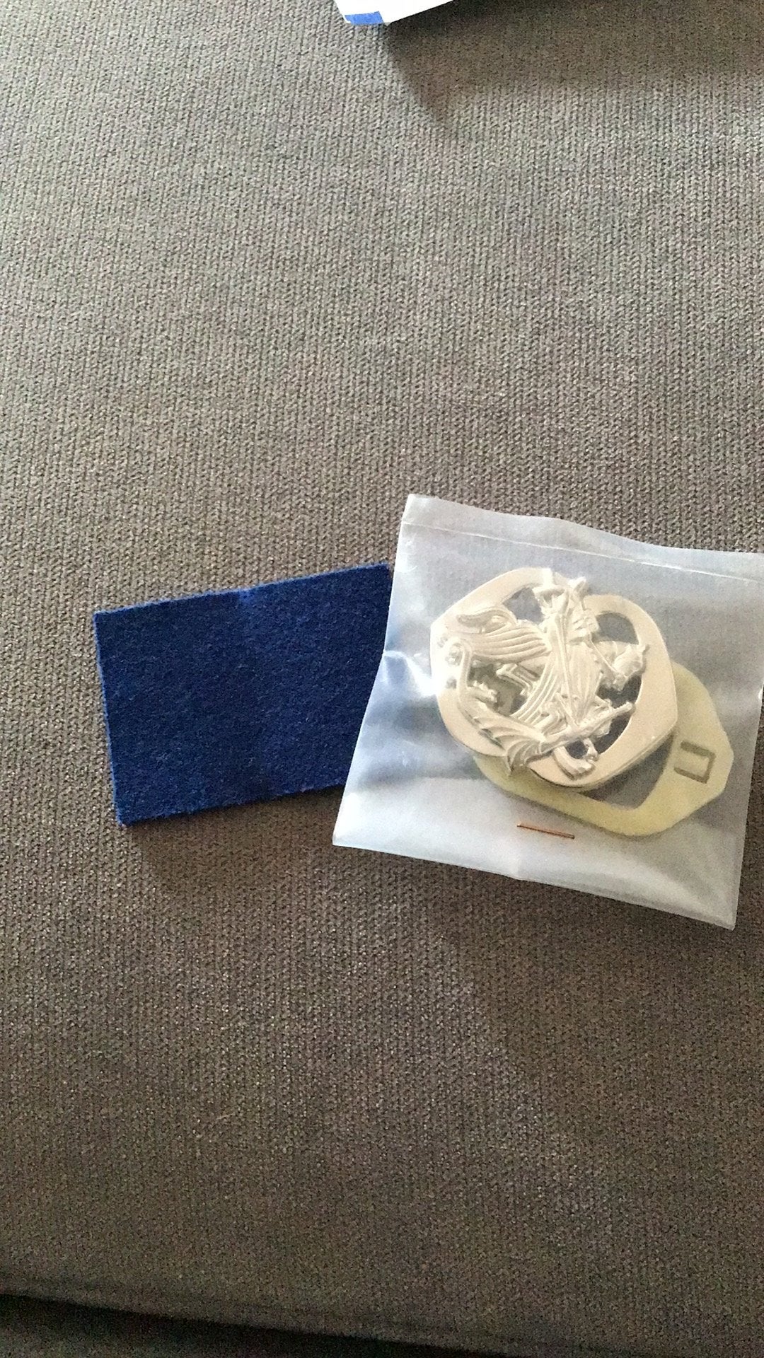 Baretembleem embleem Cavalerie opleiding, Verzamelen, Ophalen of Verzenden, Landmacht, Nederland, Embleem of Badge