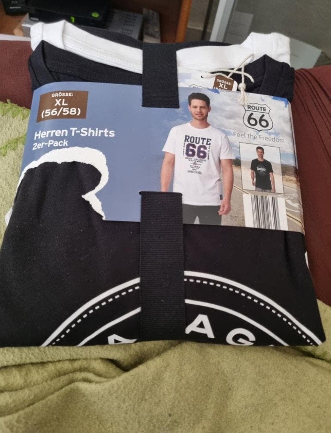 2 stuks t shirt mannen XL nieuw €15,00 wit en zwart, Kleding | Heren, Ophalen of Verzenden, Nieuw, Maat 56/58 (XL), Overige kleuren