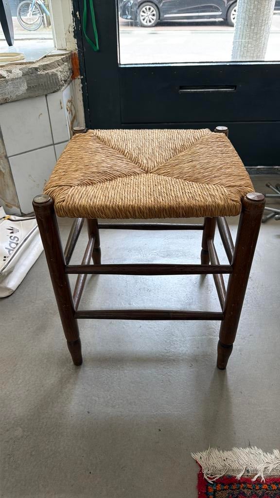 Vintage houten kruk met biezen zitting, Franse kruk, Huis en Inrichting, Krukjes, Ophalen, Gebruikt, I, I