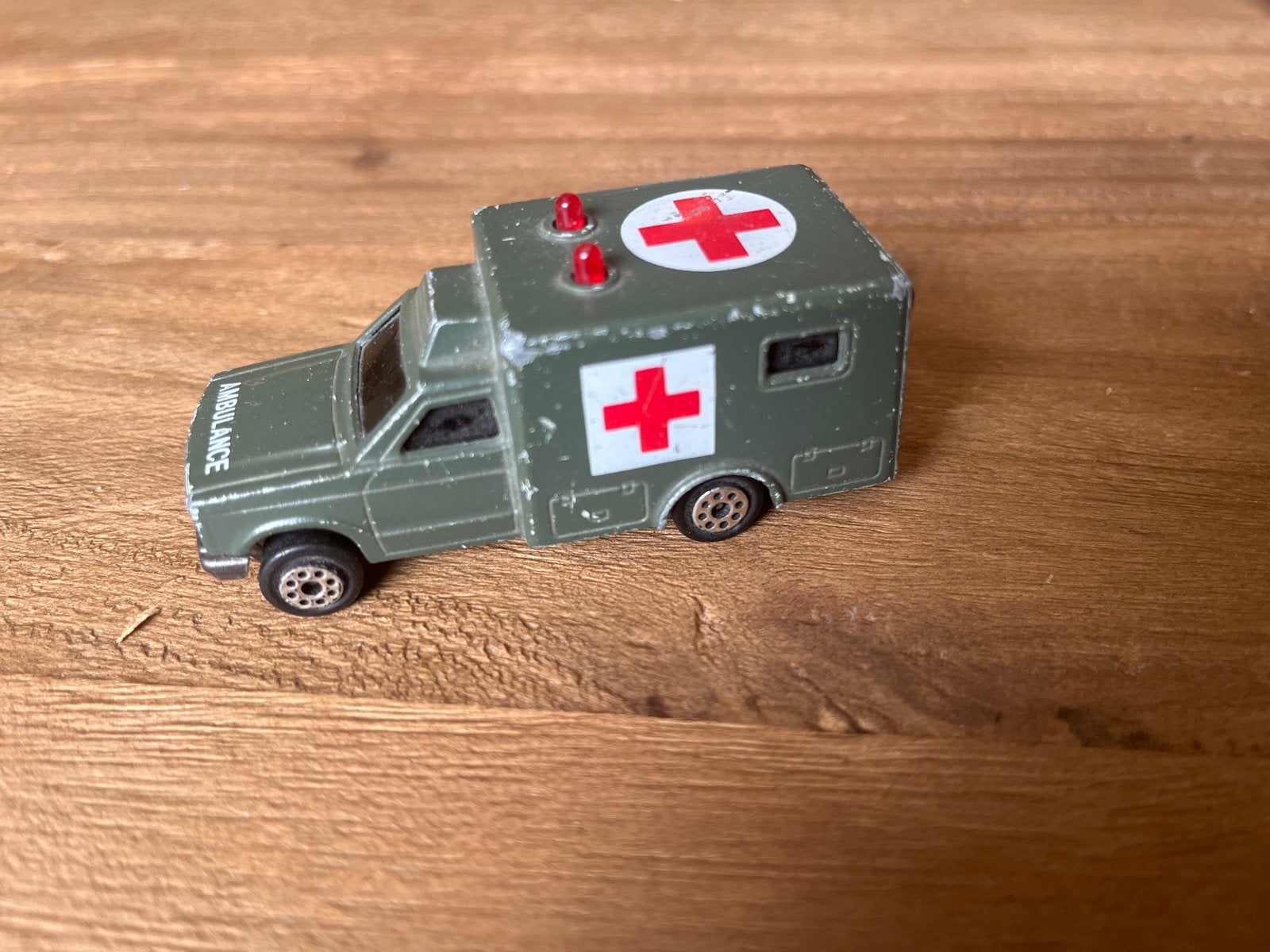 Majorette Fourgon "Ambulance" (militair) - Jaren '80/'90, Ophalen of Verzenden, Gebruikt