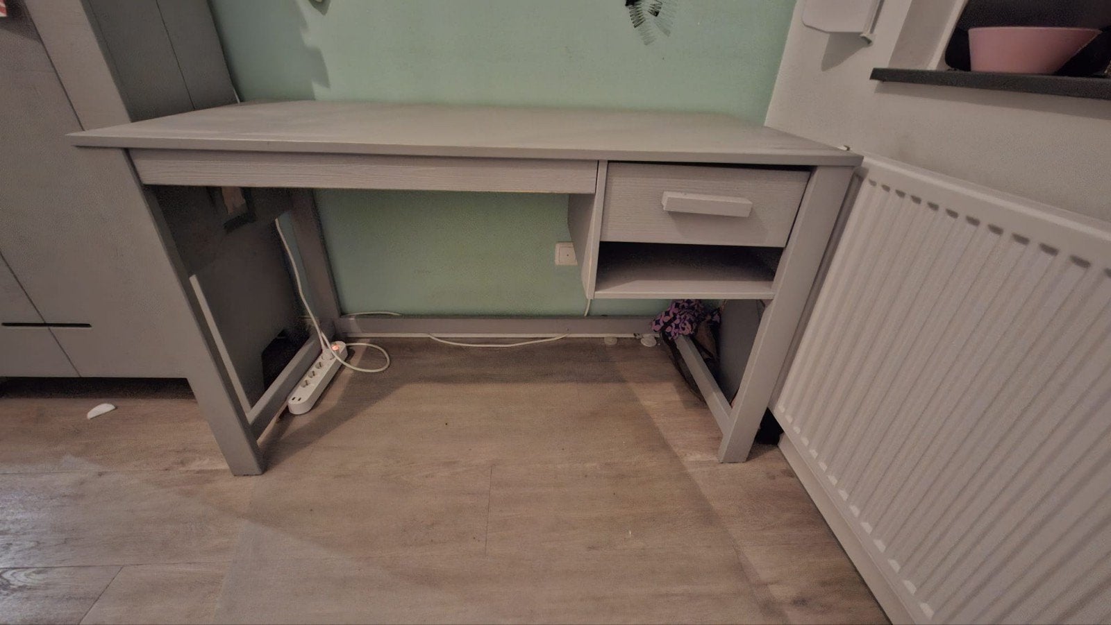 Grijs bureau van Wood met lade en plank, Ophalen, Overige merken