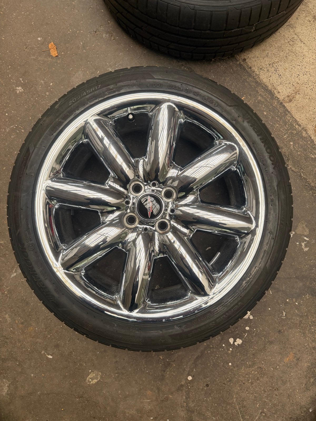 Voor mini Set van 4 Chrome Velgen Zomerbanden - 205/45R17, Ophalen, Gebruikt, Banden en Velgen, 17 inch