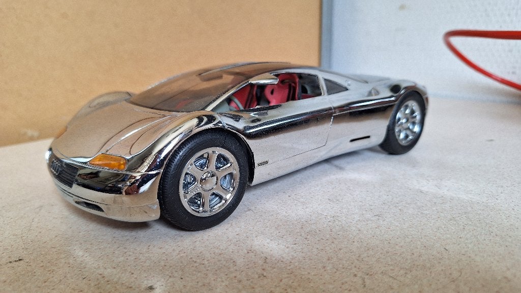 Audi Avus 1/18 revell 1994  zilver/chroom, Ophalen of Verzenden, Gebruikt, Auto, Revell