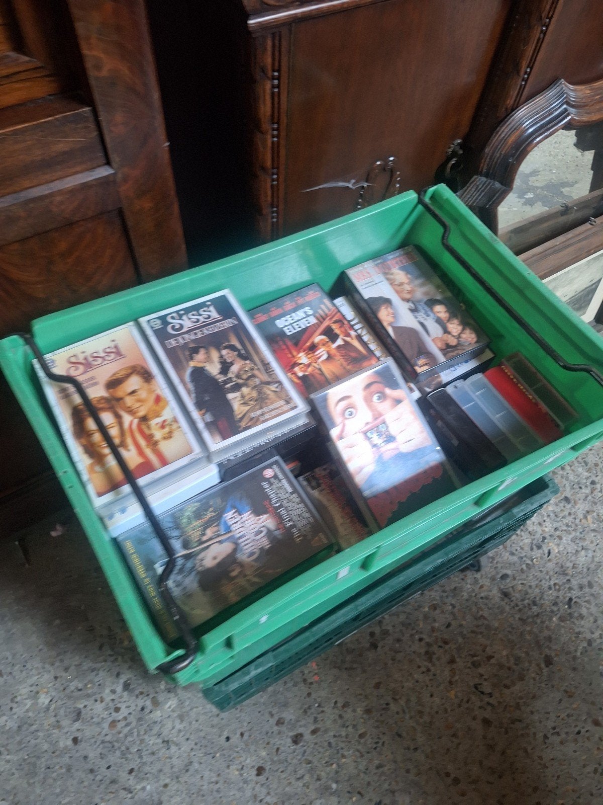 2 kratten originele VHS banden - Diverse films, Vanaf 16 jaar, Ophalen, Gebruikt, Overige genres