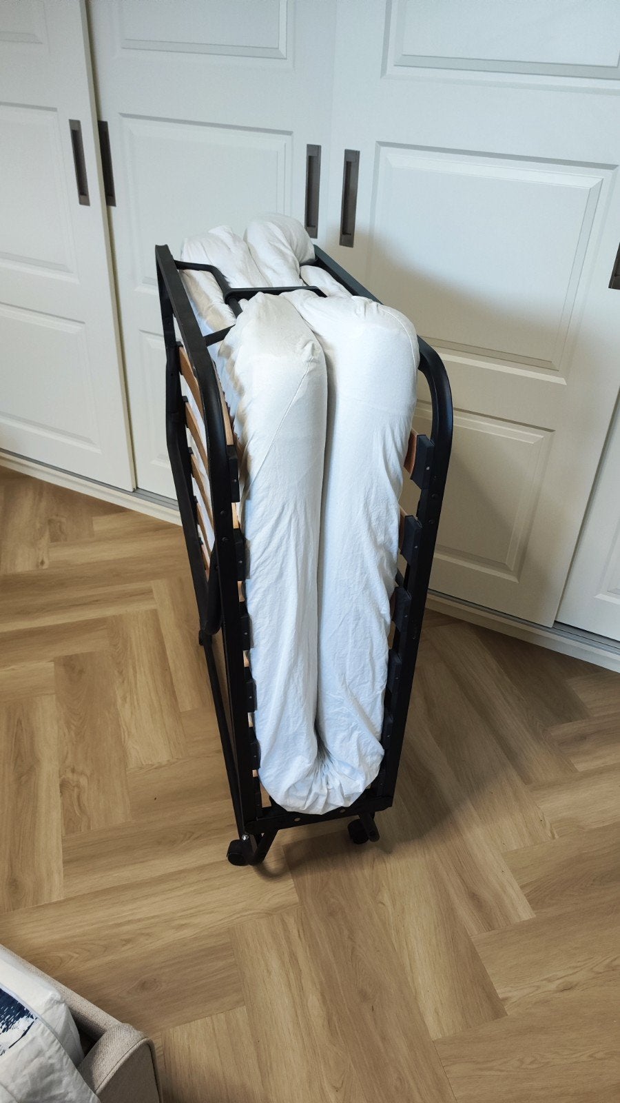 Opklapbaar logeerbed met matras, Huis en Inrichting, Ophalen, Eenpersoons, Zwart, 80 cm