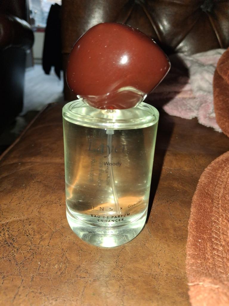 Layer+ Woody Eau de Parfum Enhancer 100ml - Skins, Sieraden, Tassen en Uiterlijk, Uiterlijk | Parfum, Ophalen of Verzenden, Nieuw