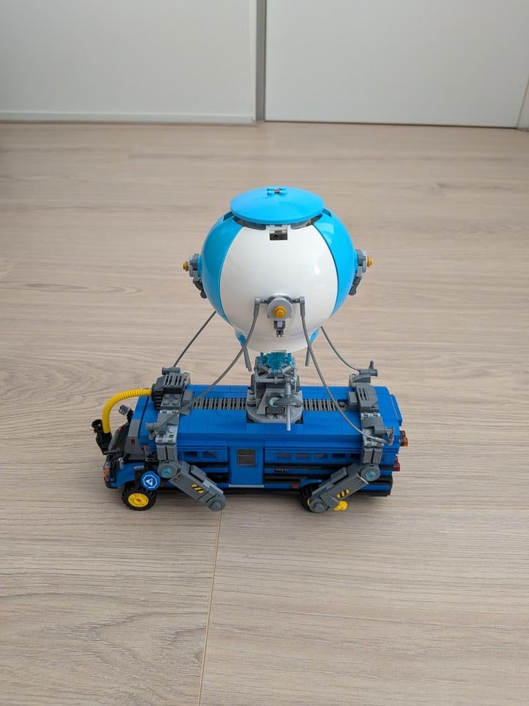 Lego Fortnite bus, Ophalen